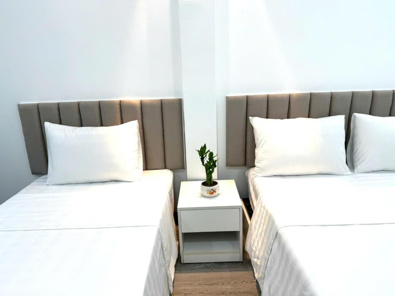 The Queen Hotel & Spa 2 Hanoi Exterior photo