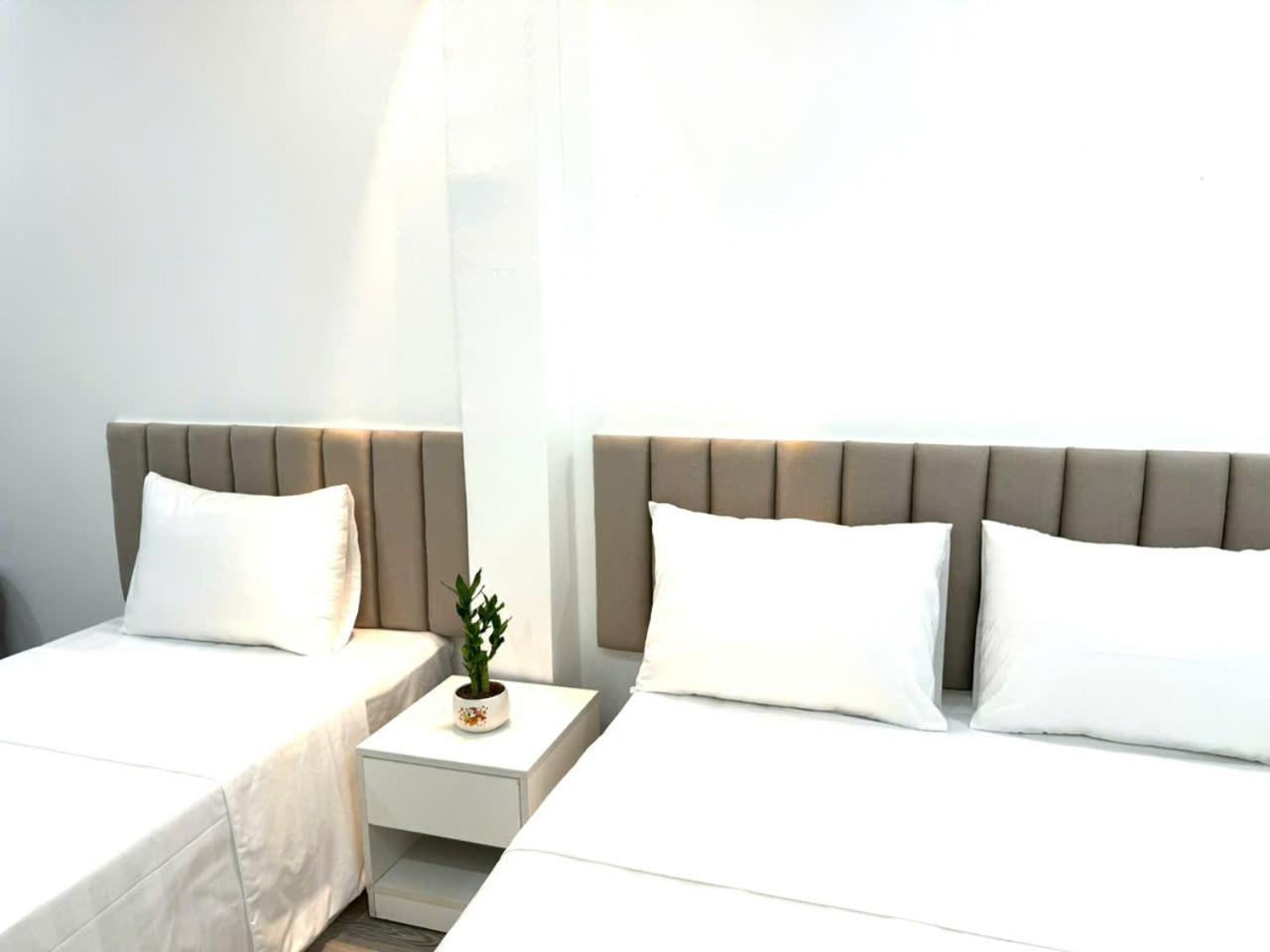 The Queen Hotel & Spa 2 Hanoi Exterior photo